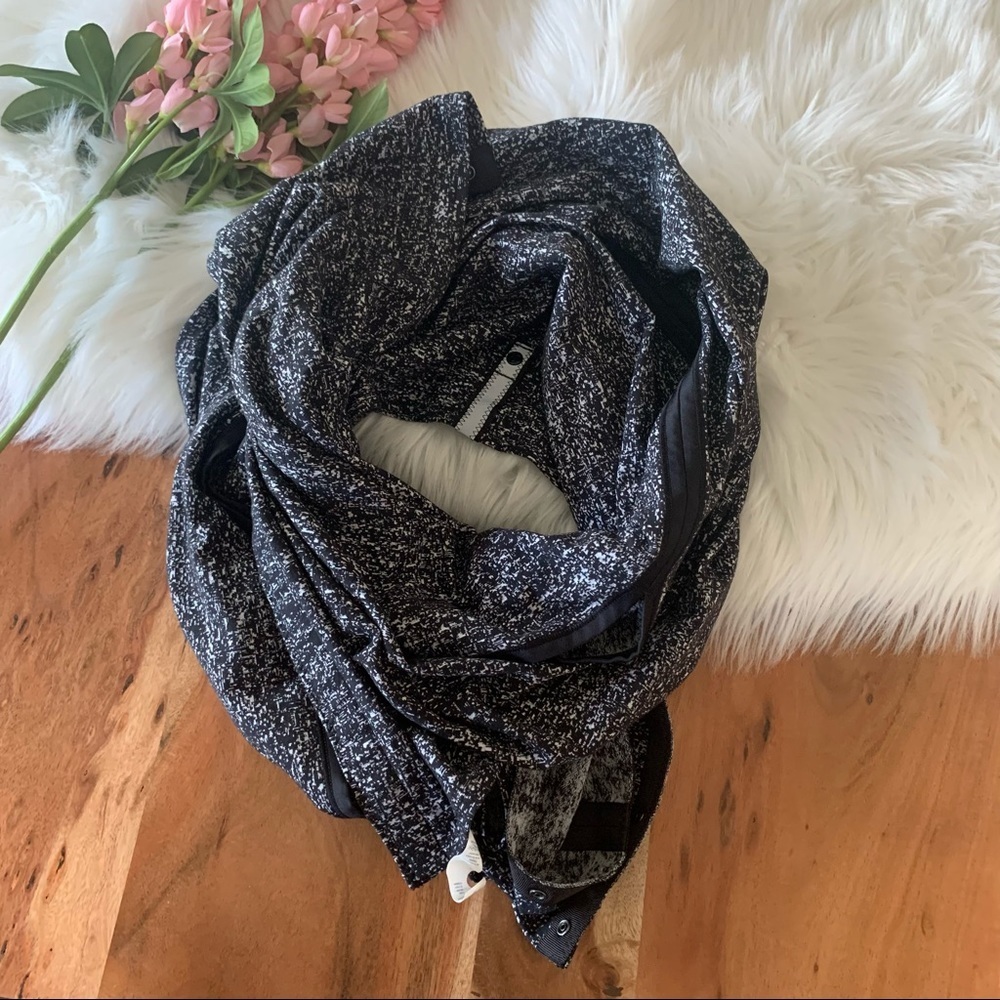 Lululemon—Vinyasa Marled Infinity wrap. OS - Picture 4 of 9